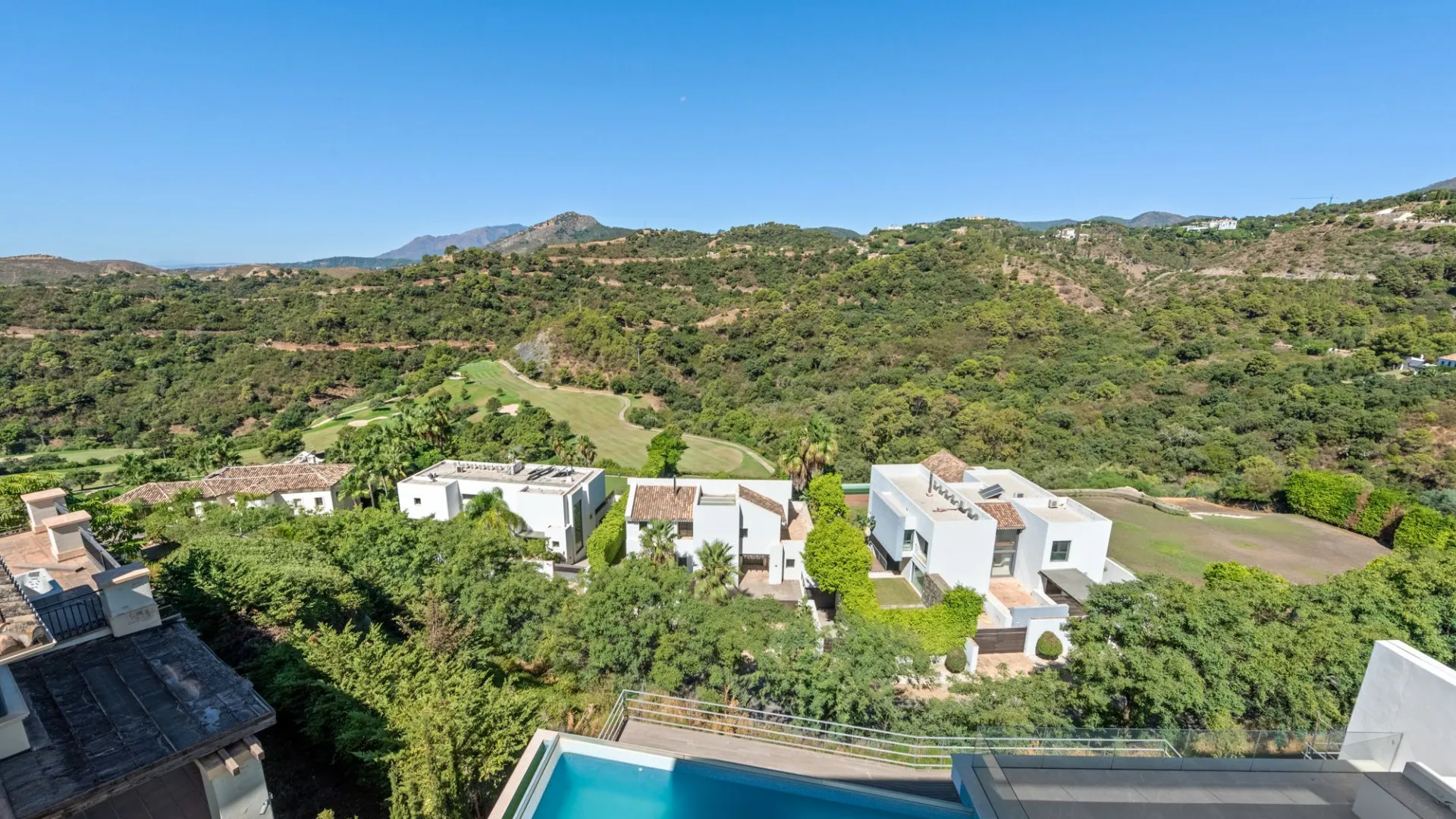For sale Los Arqueros villa with 6 bedrooms