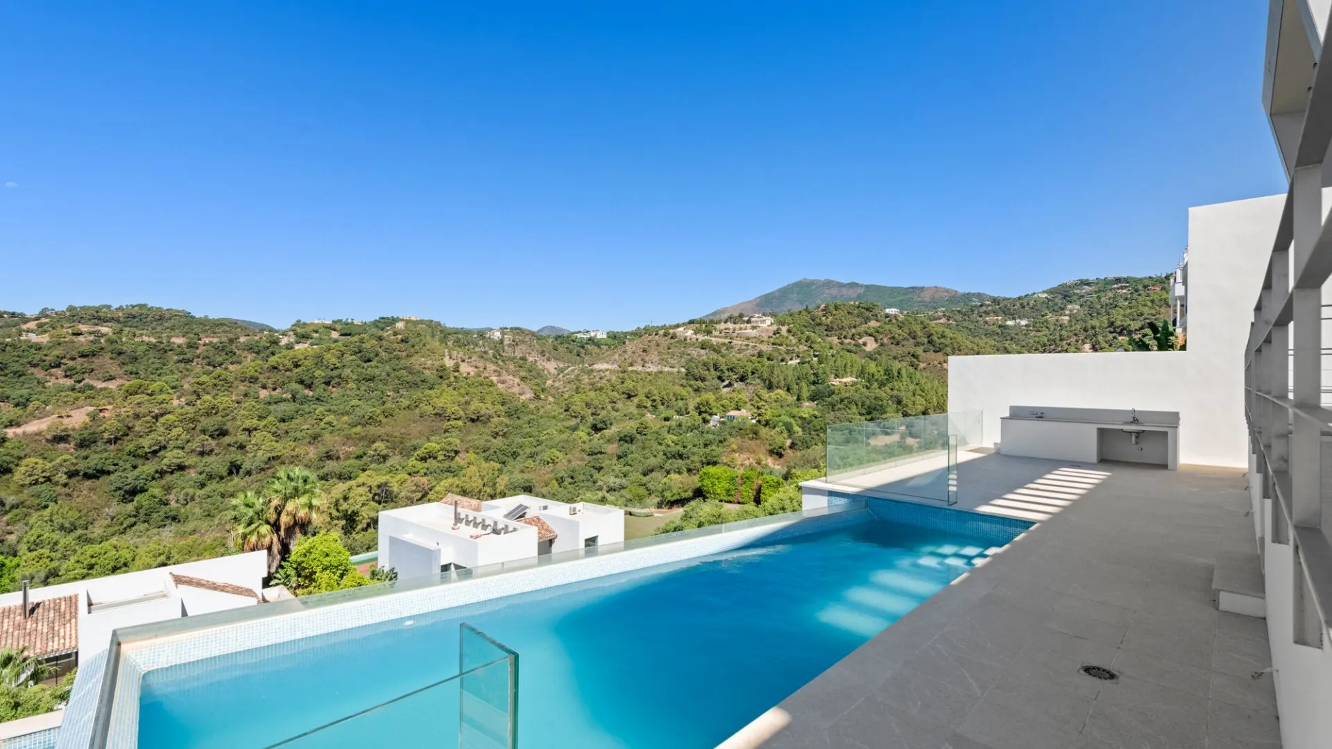 For sale Los Arqueros villa with 6 bedrooms