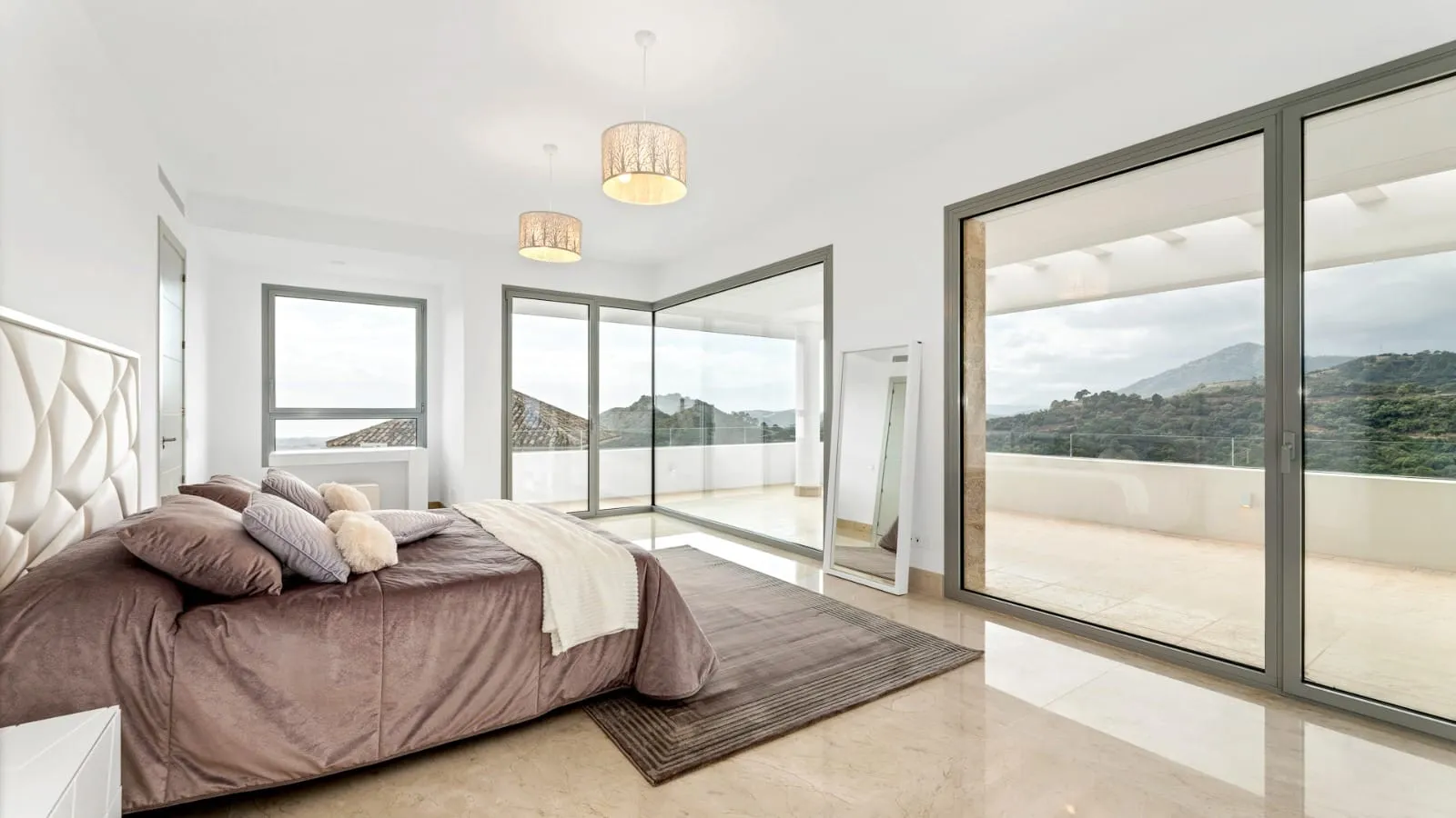 For sale Los Arqueros villa with 6 bedrooms