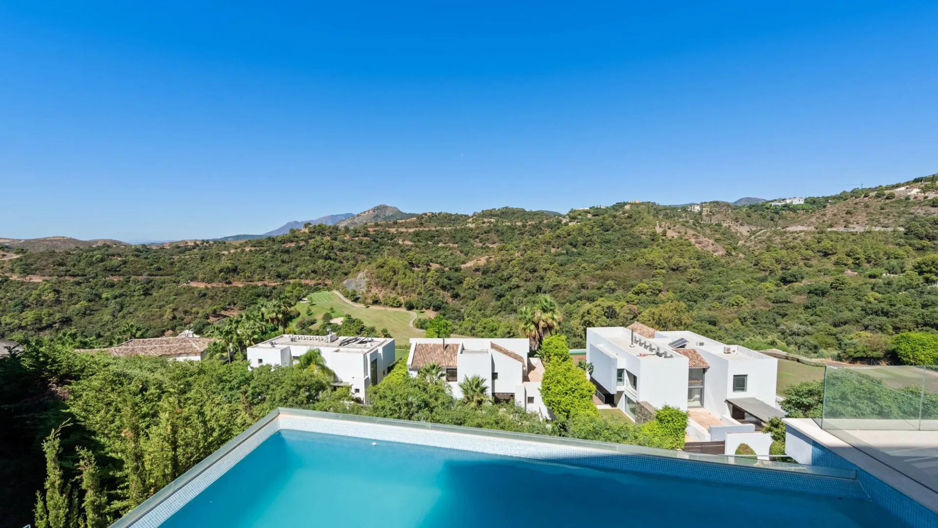 For sale Los Arqueros villa with 6 bedrooms
