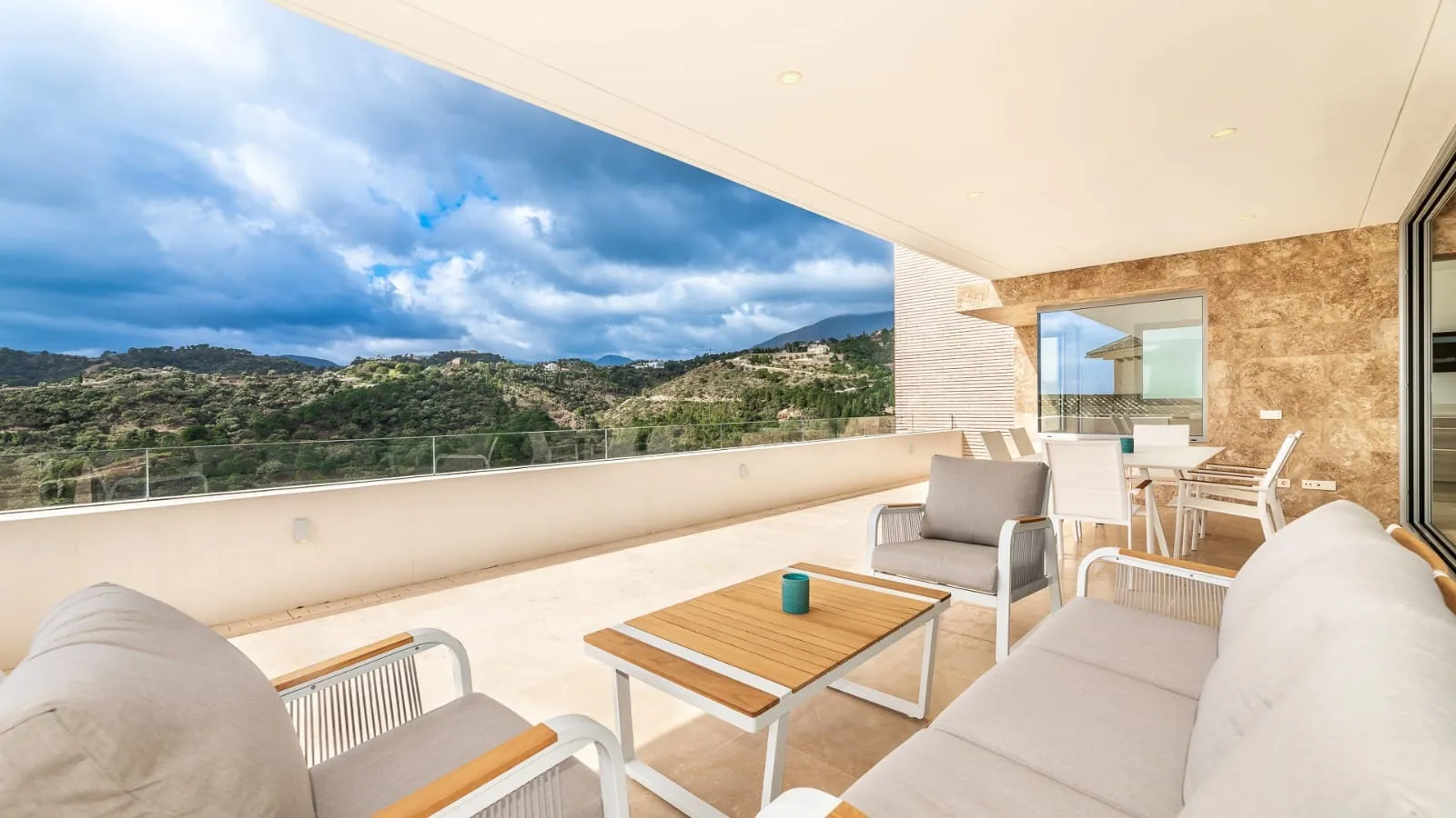 For sale Los Arqueros villa with 6 bedrooms