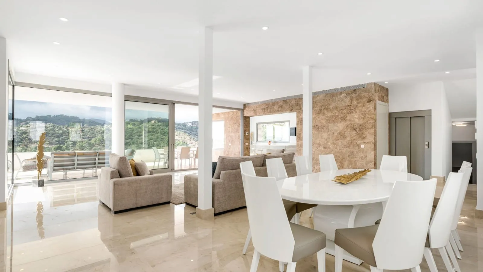 For sale Los Arqueros villa with 6 bedrooms