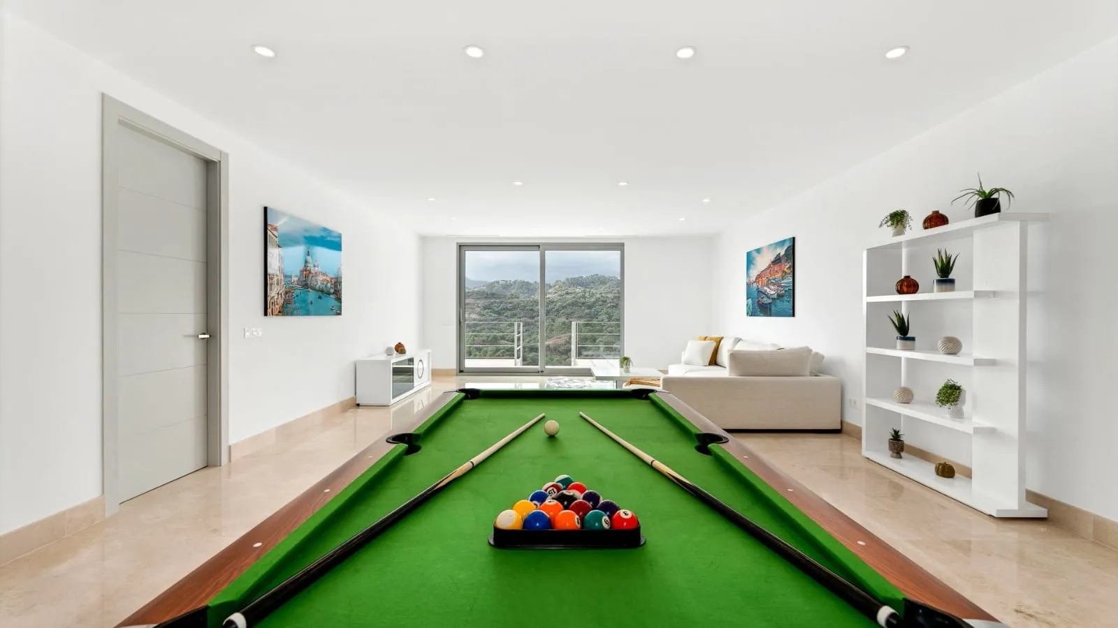 For sale Los Arqueros villa with 6 bedrooms