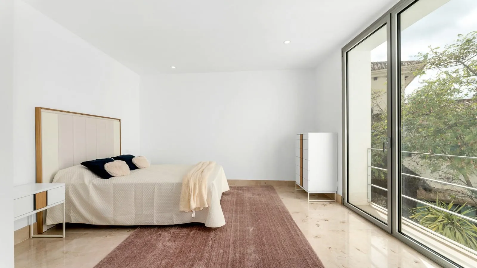 For sale Los Arqueros villa with 6 bedrooms