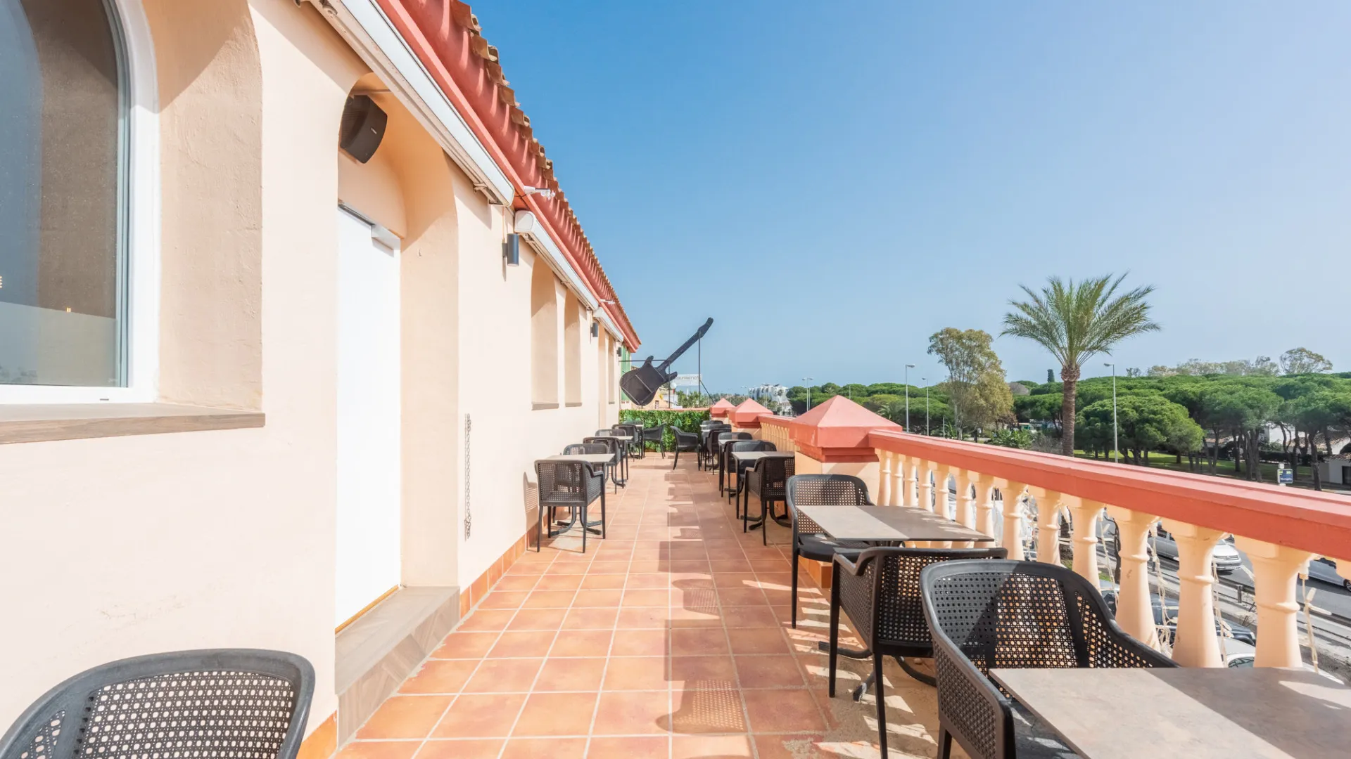 For sale restaurant in El Paraiso