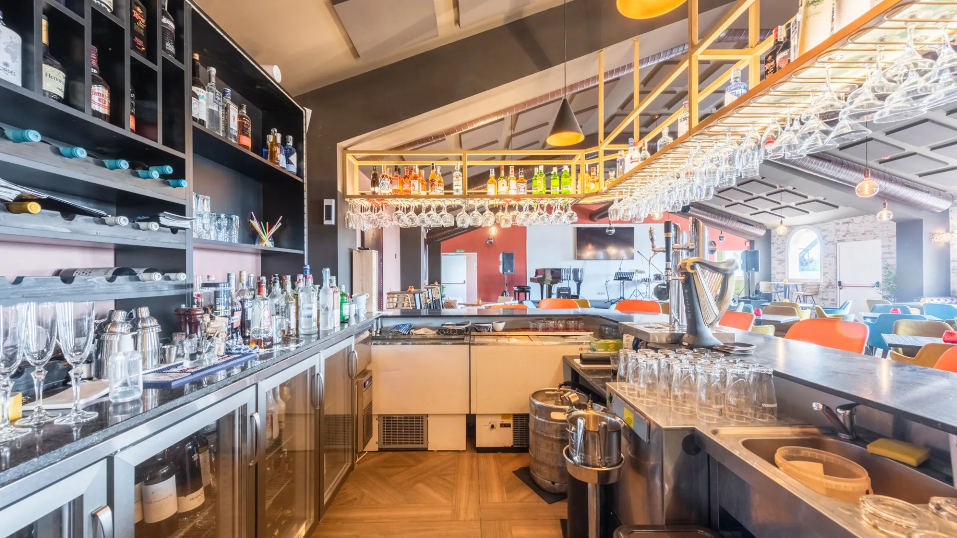 For sale restaurant in El Paraiso