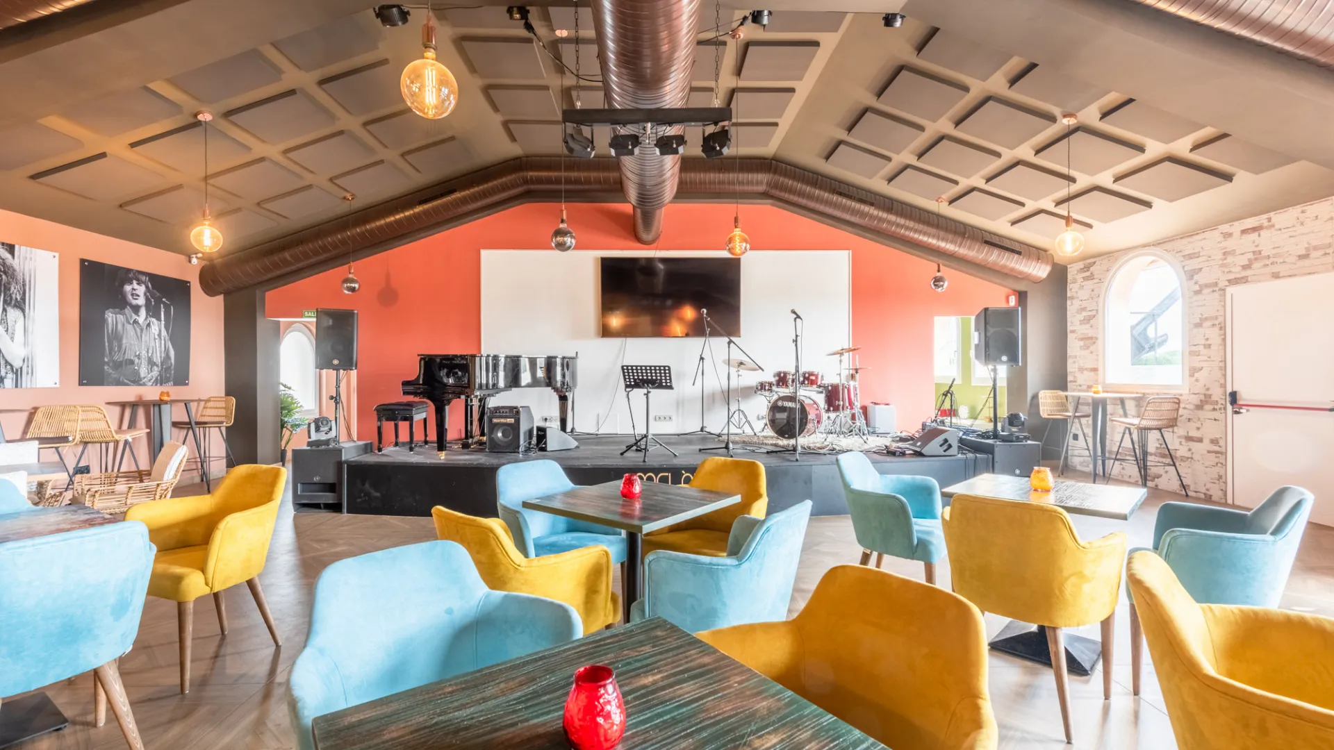 For sale restaurant in El Paraiso