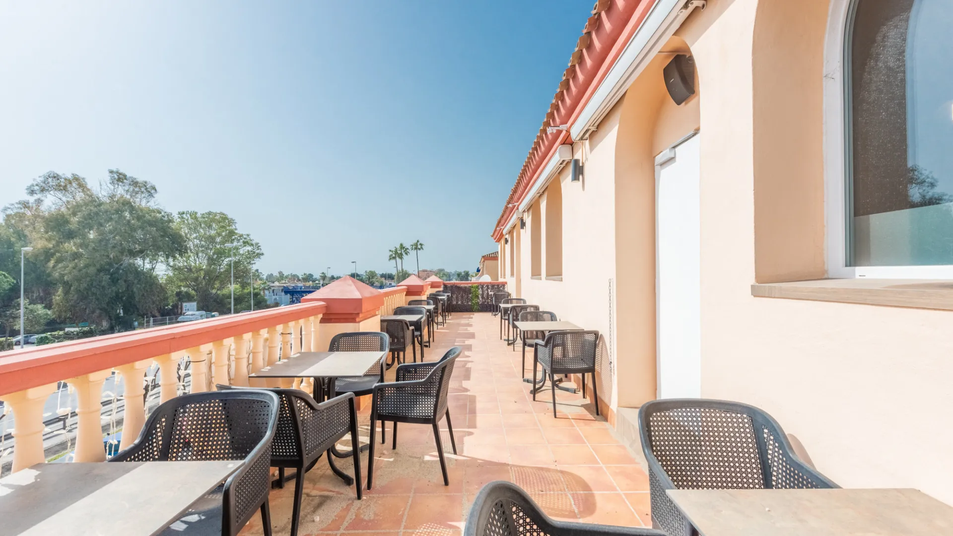 For sale restaurant in El Paraiso