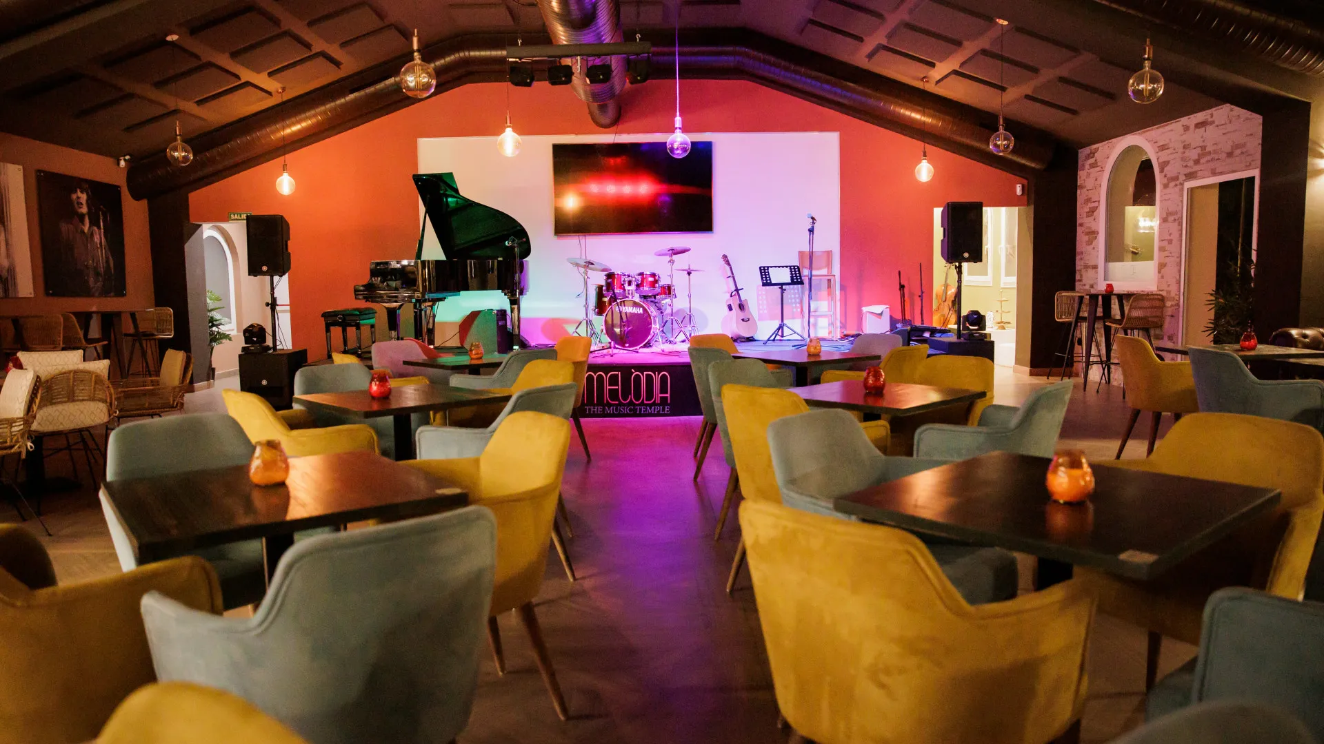 For sale restaurant in El Paraiso