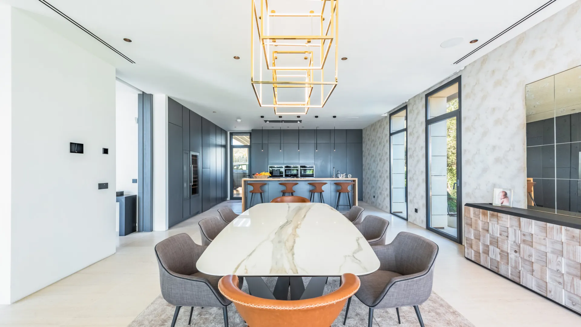 Villa de 6 dormitorios a la venta en Lomas del Virrey