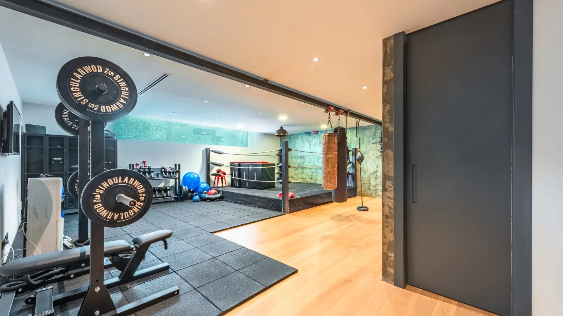 Villa de 6 dormitorios a la venta en Lomas del Virrey