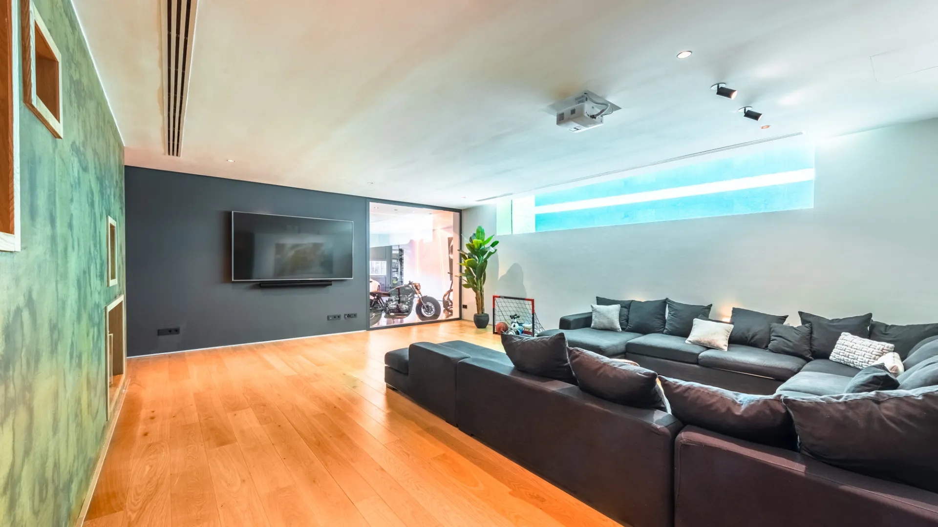 Villa de 6 dormitorios a la venta en Lomas del Virrey