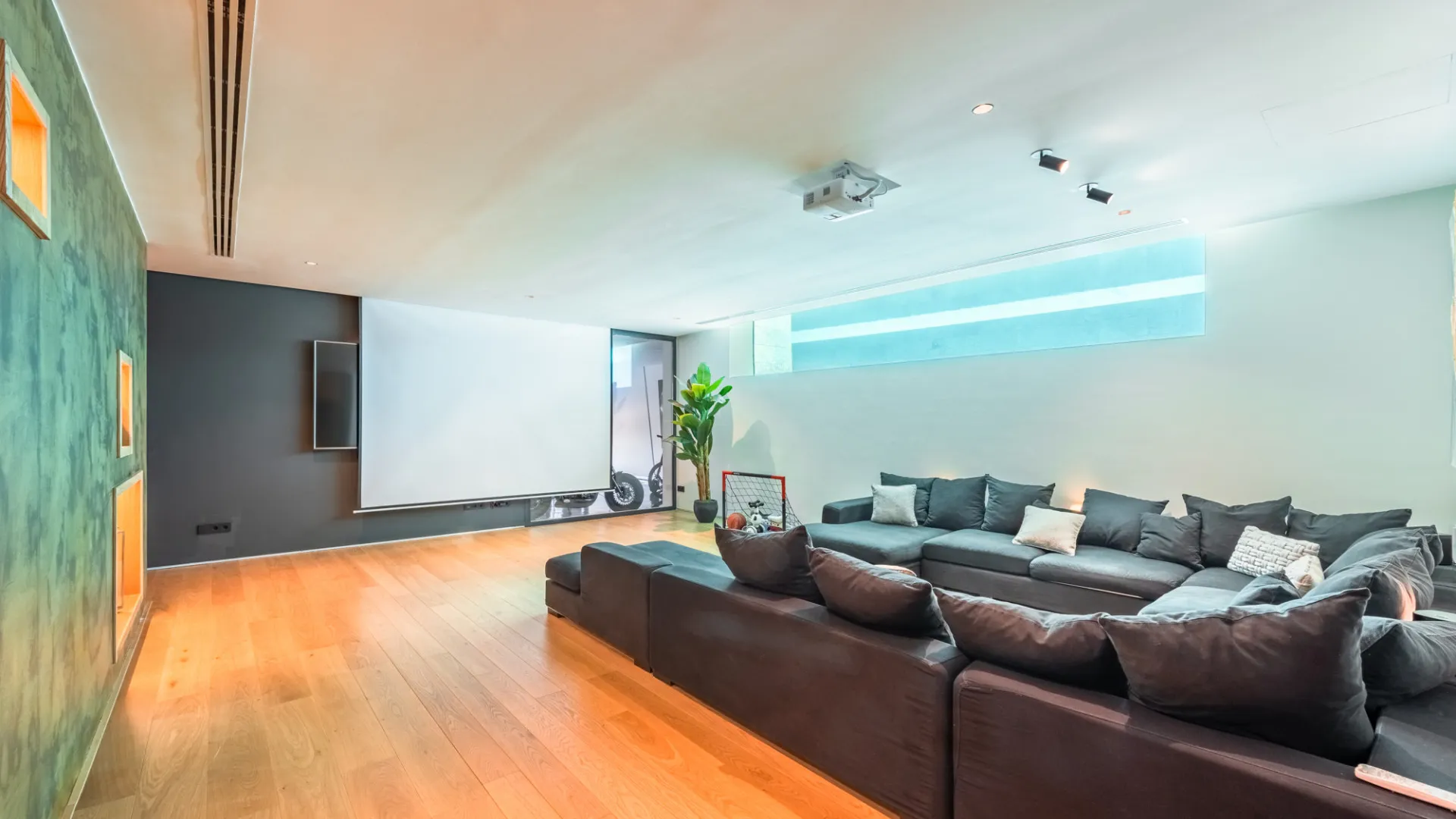 Villa de 6 dormitorios a la venta en Lomas del Virrey