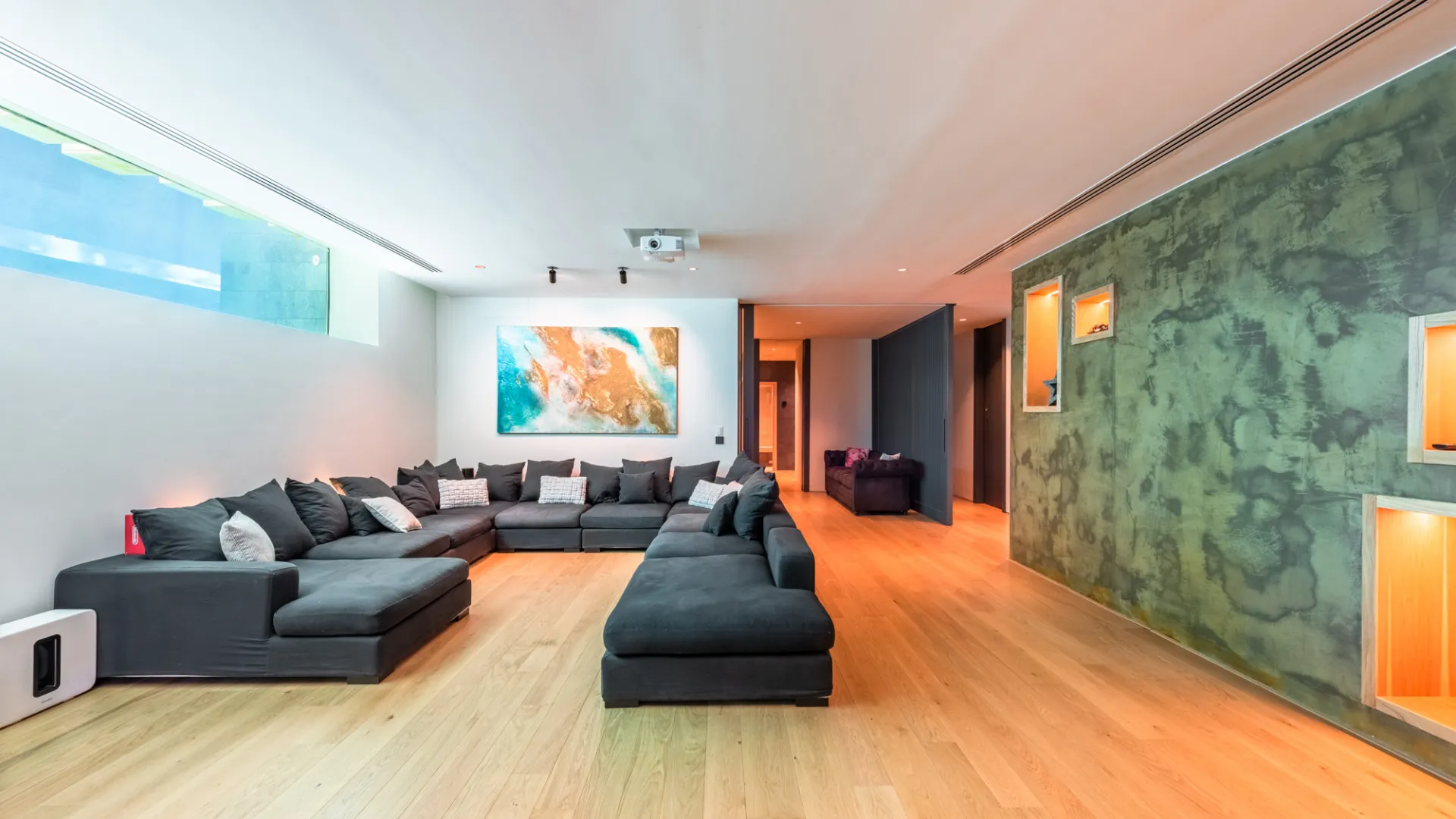 Villa de 6 dormitorios a la venta en Lomas del Virrey