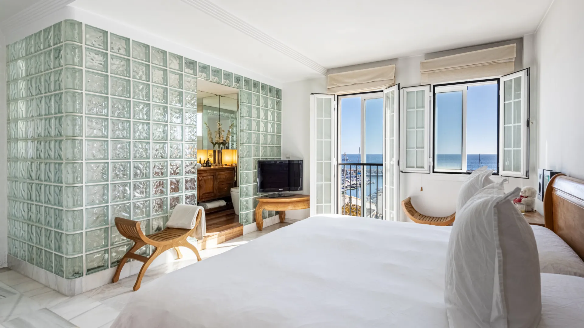 For sale 2 bedrooms apartment in Marbella - Puerto Banus