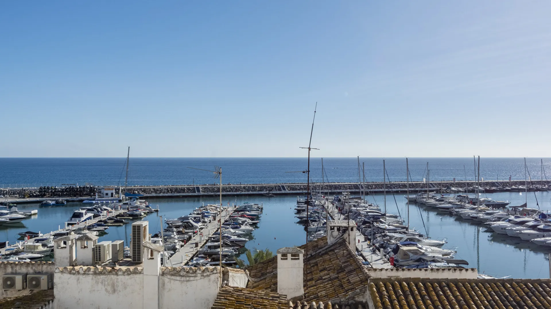 For sale 2 bedrooms apartment in Marbella - Puerto Banus