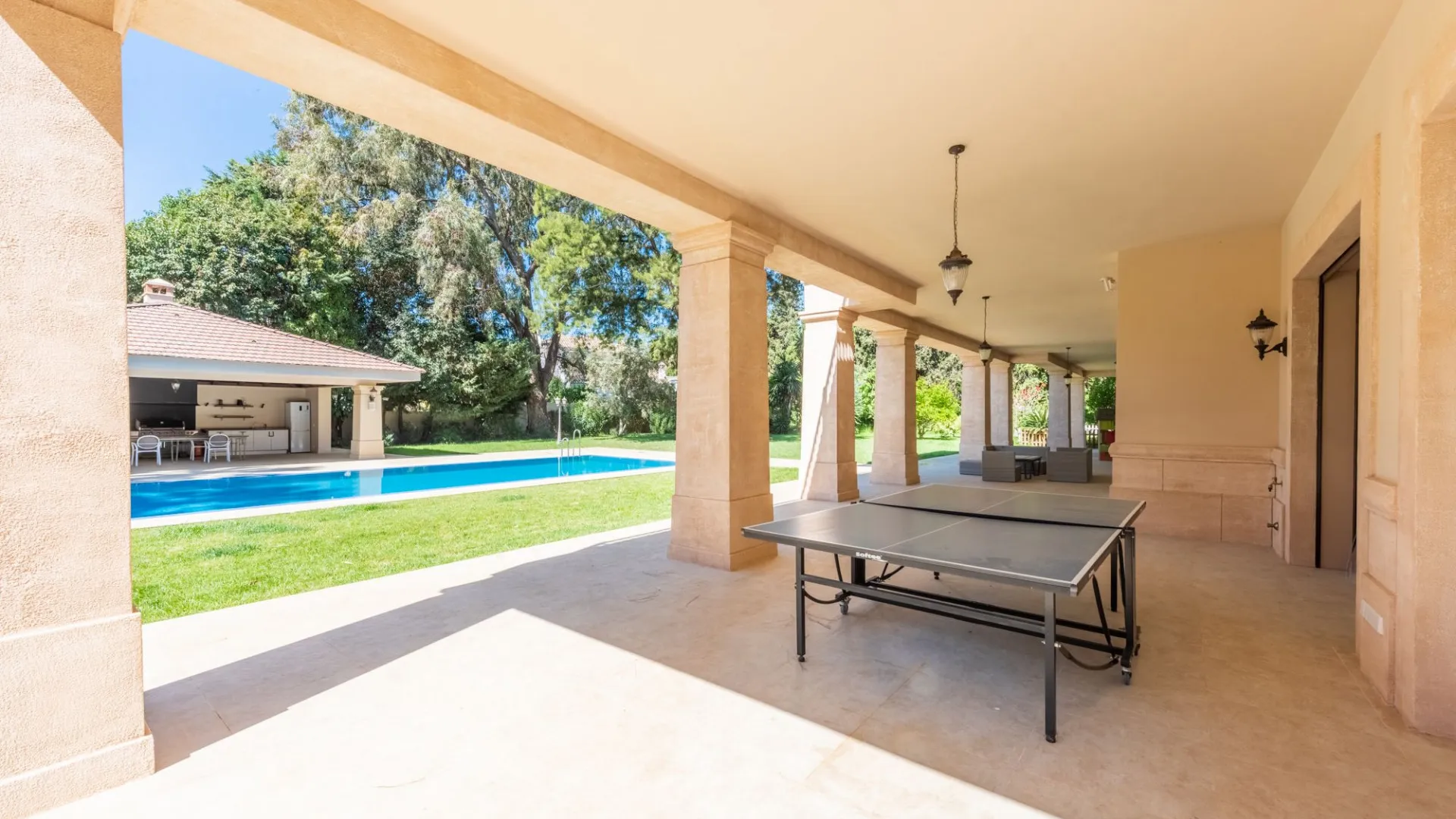 Villa for sale in Guadalmina Baja