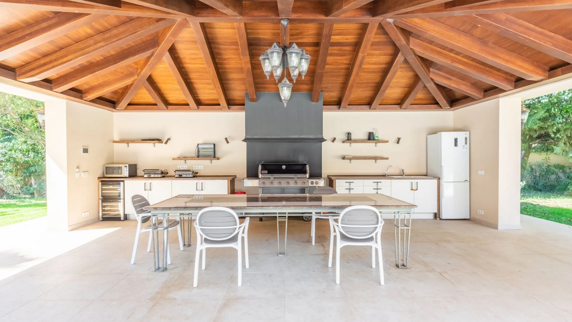 Villa for sale in Guadalmina Baja