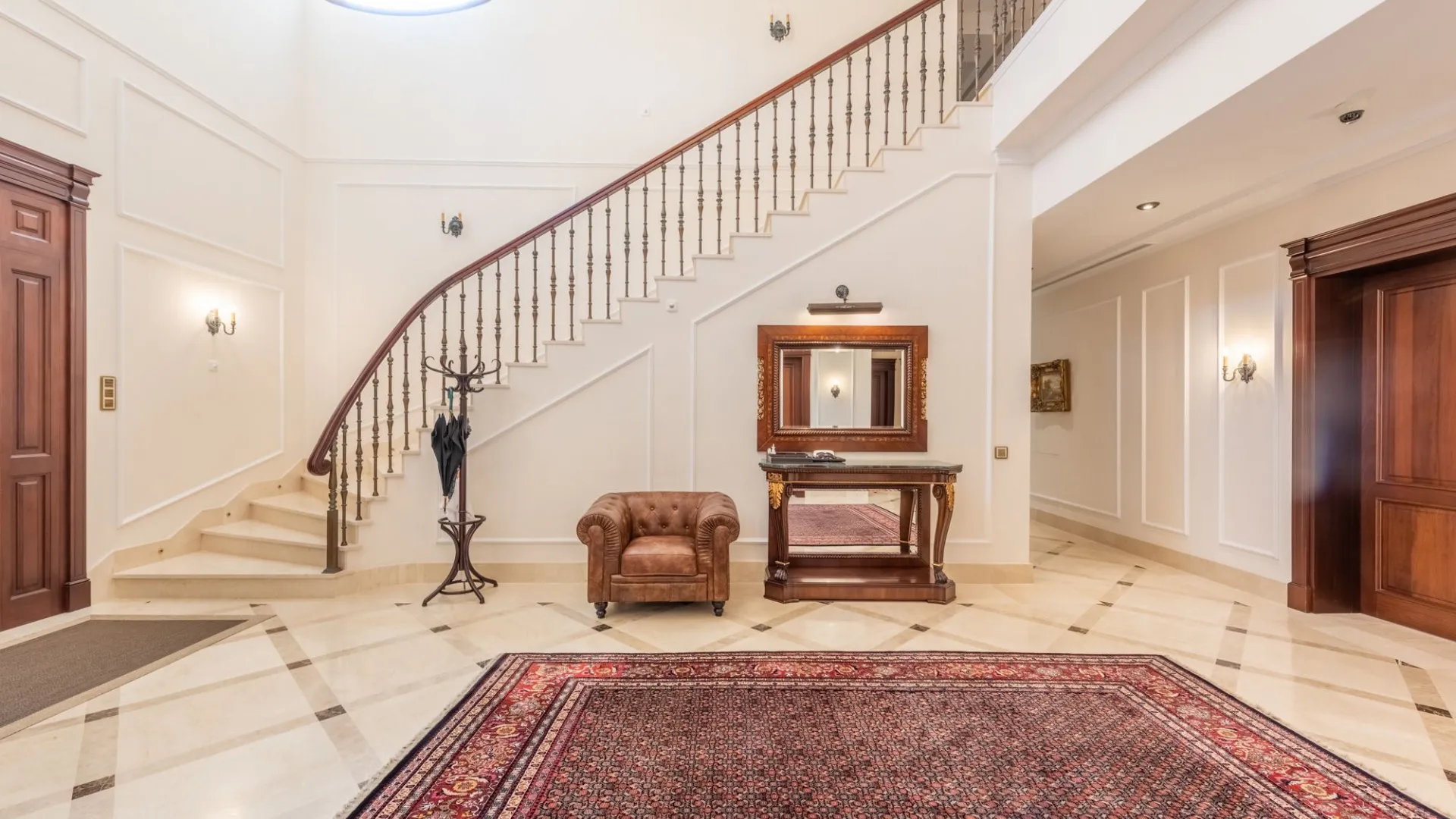 Villa for sale in Guadalmina Baja