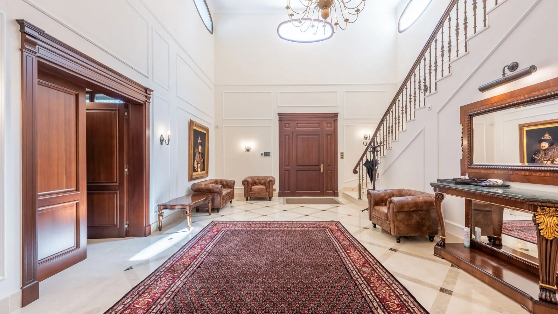 Villa for sale in Guadalmina Baja