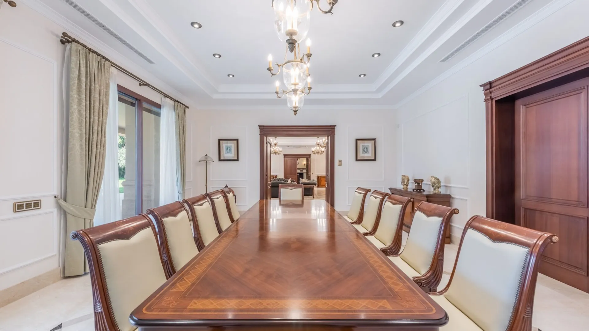 Villa for sale in Guadalmina Baja