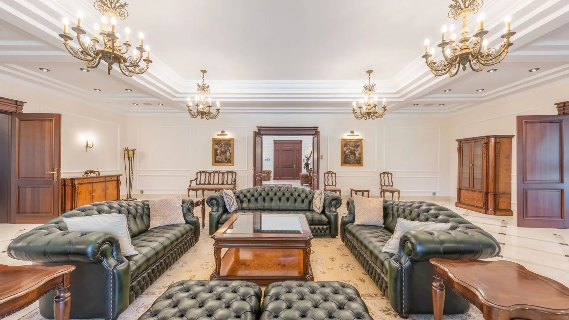 Villa for sale in Guadalmina Baja