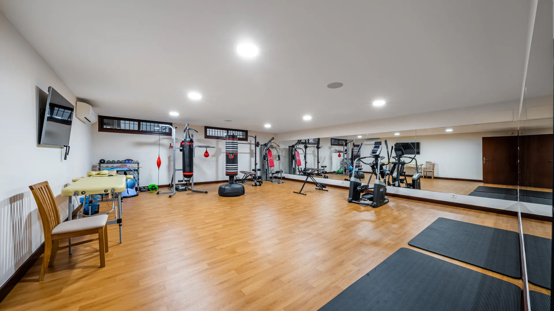 Villa for sale in Guadalmina Baja