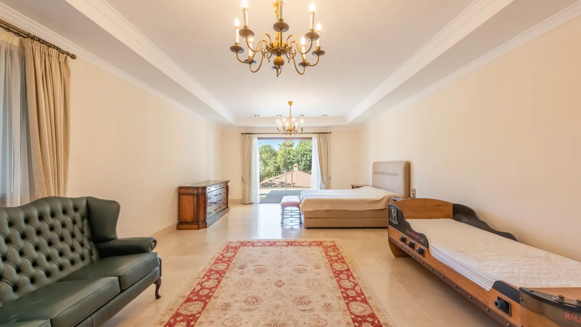 Villa for sale in Guadalmina Baja