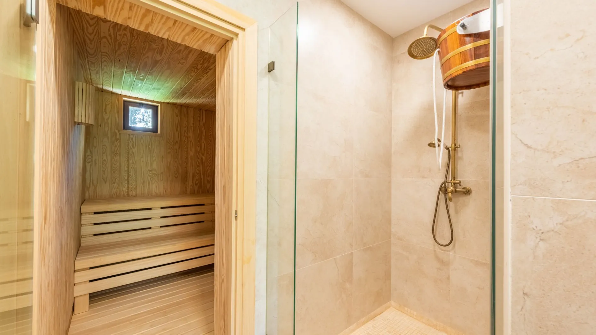 Villa for sale in Guadalmina Baja