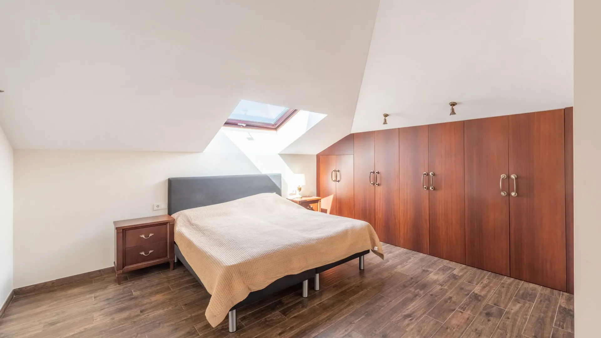 Villa for sale in Guadalmina Baja