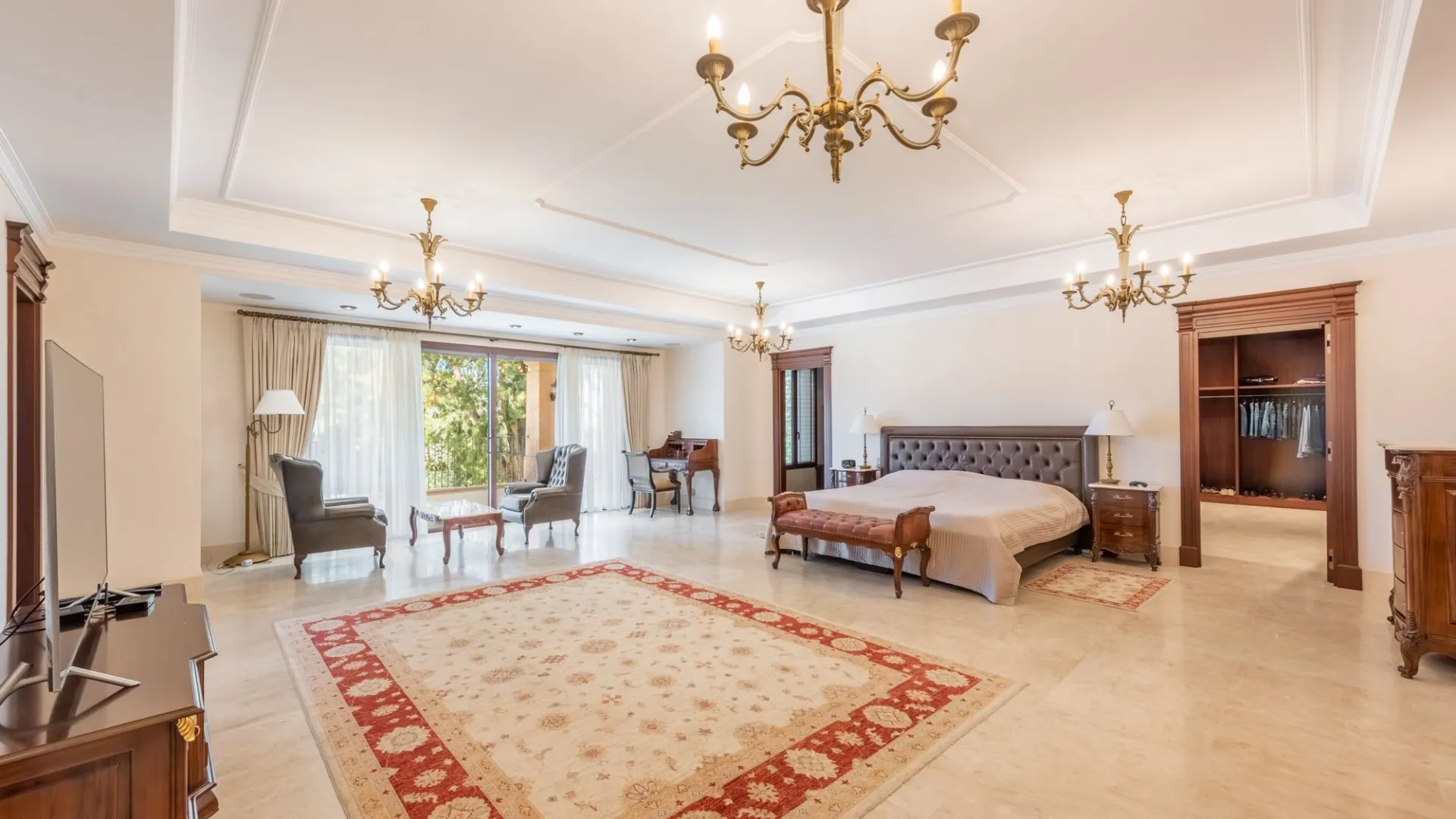 Villa for sale in Guadalmina Baja