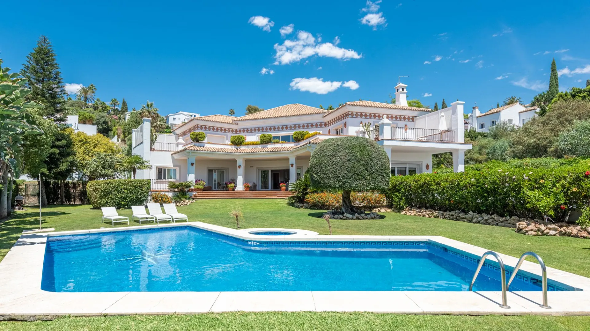Paraiso Alto 6 bedrooms villa for sale