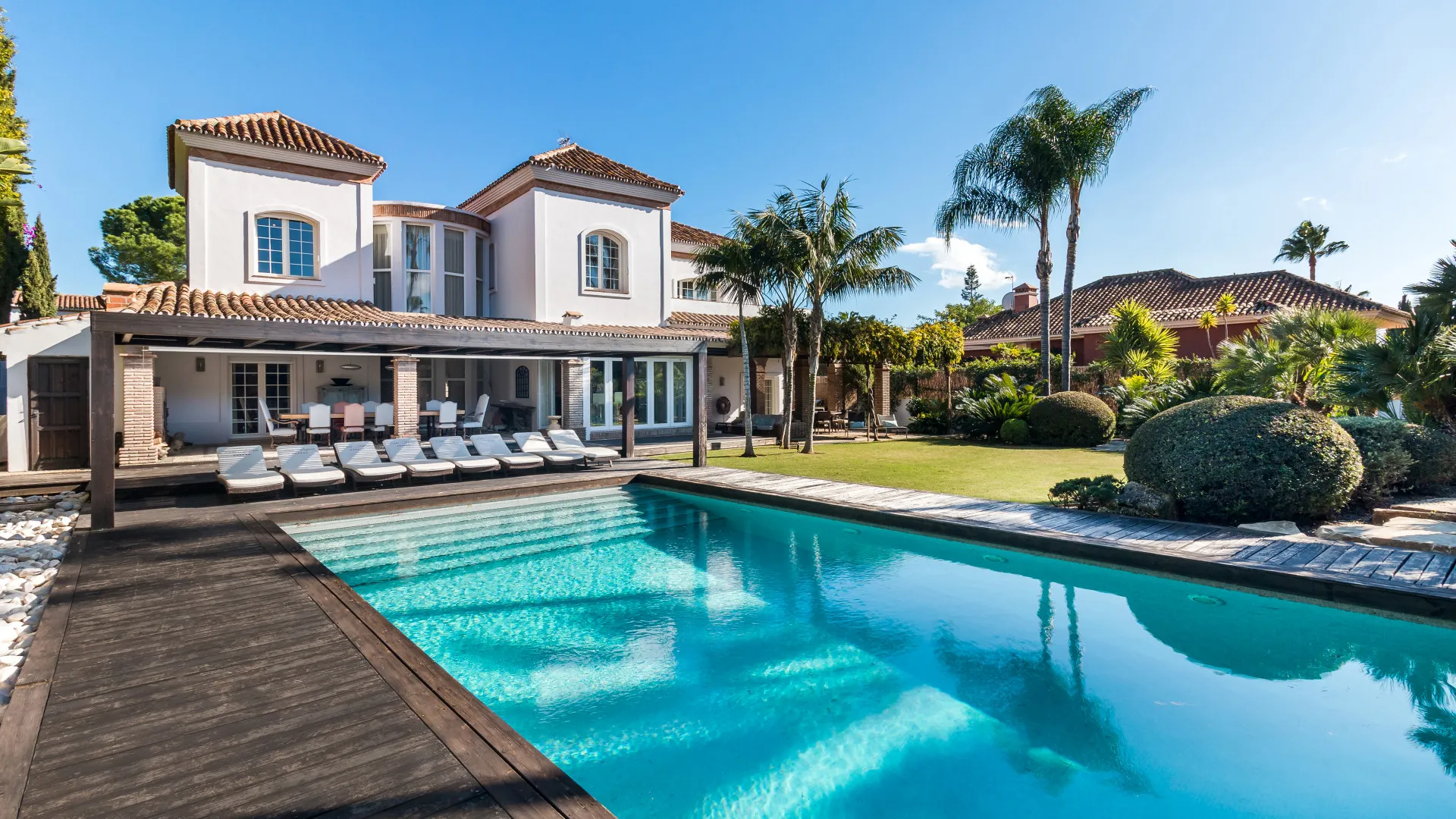 5 bedrooms villa in Aloha for sale