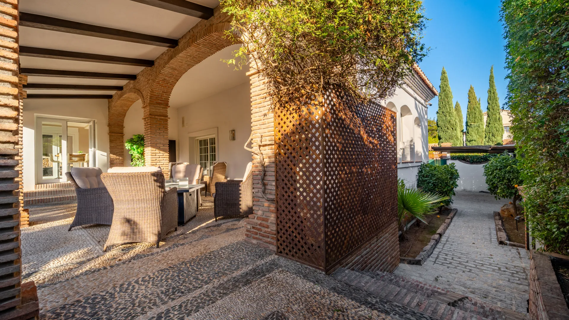 5 bedrooms villa in Aloha for sale