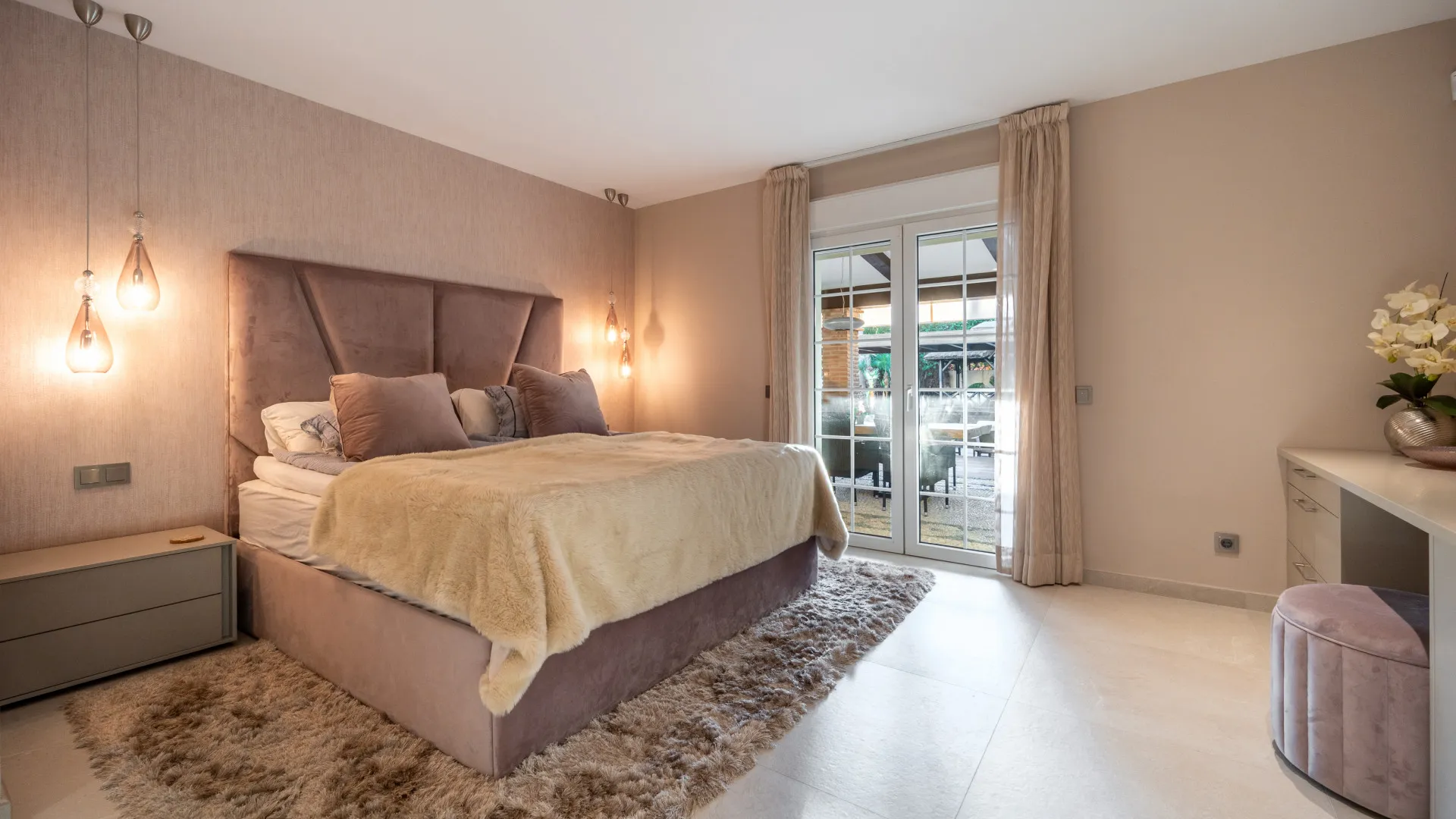 5 bedrooms villa in Aloha for sale