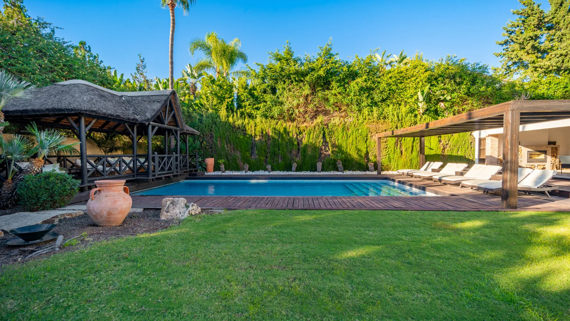 5 bedrooms villa in Aloha for sale