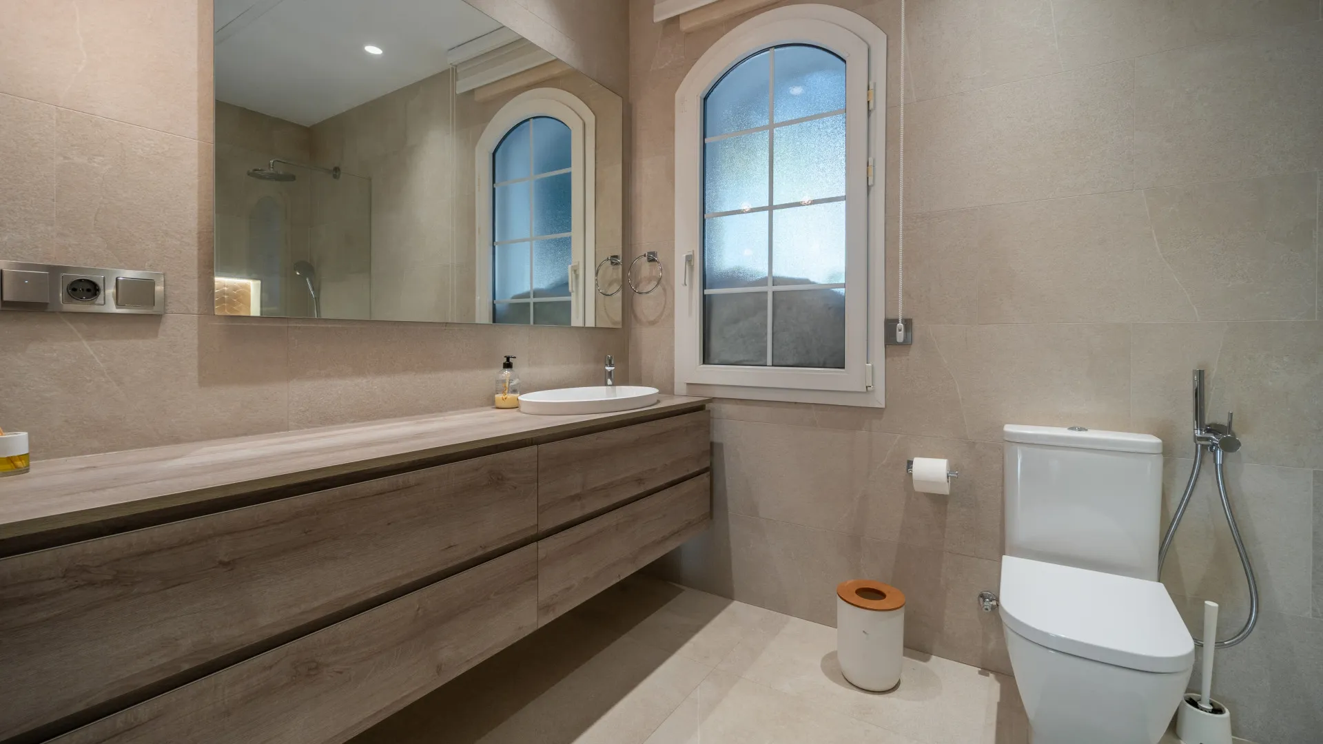 5 bedrooms villa in Aloha for sale