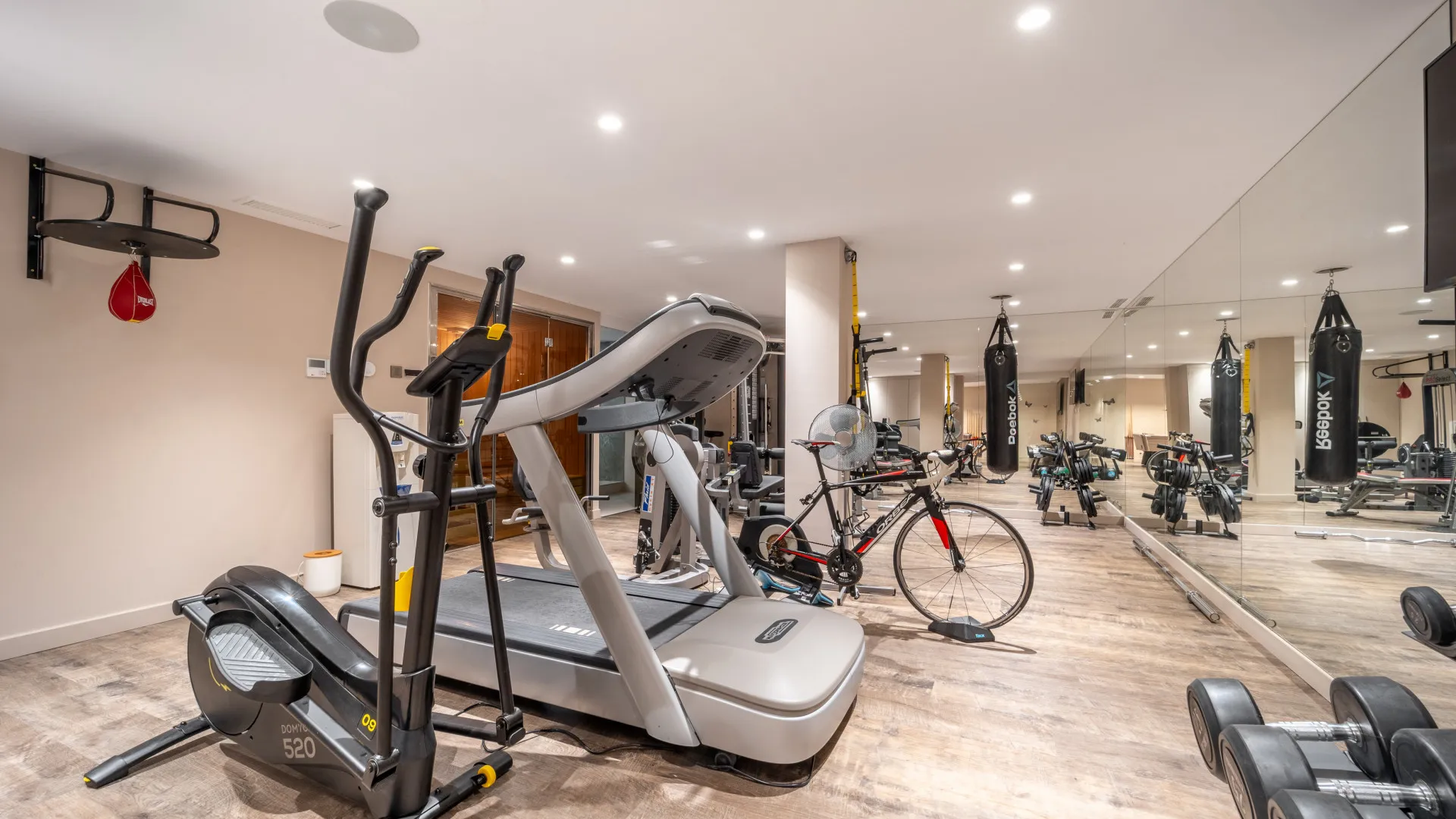 5 bedrooms villa in Aloha for sale