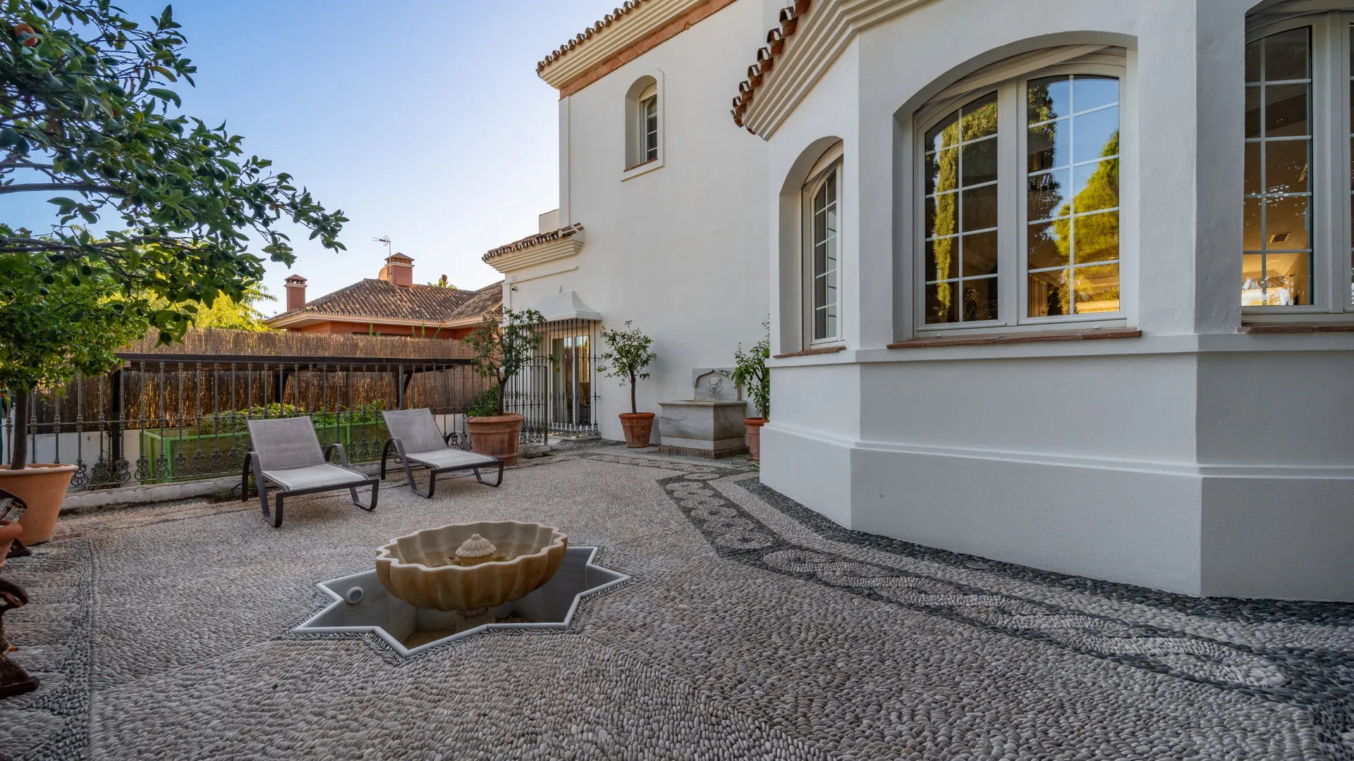 5 bedrooms villa in Aloha for sale