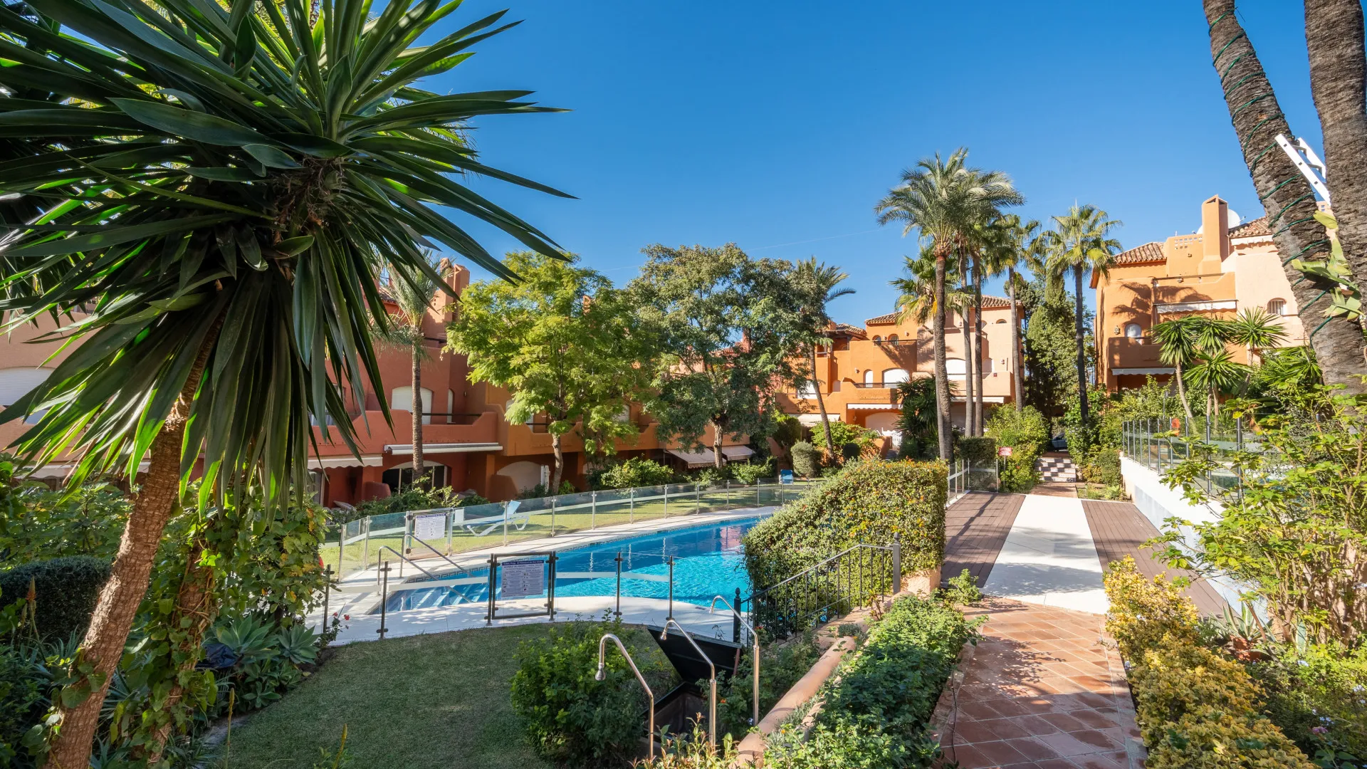 For sale town house in El Palmeral