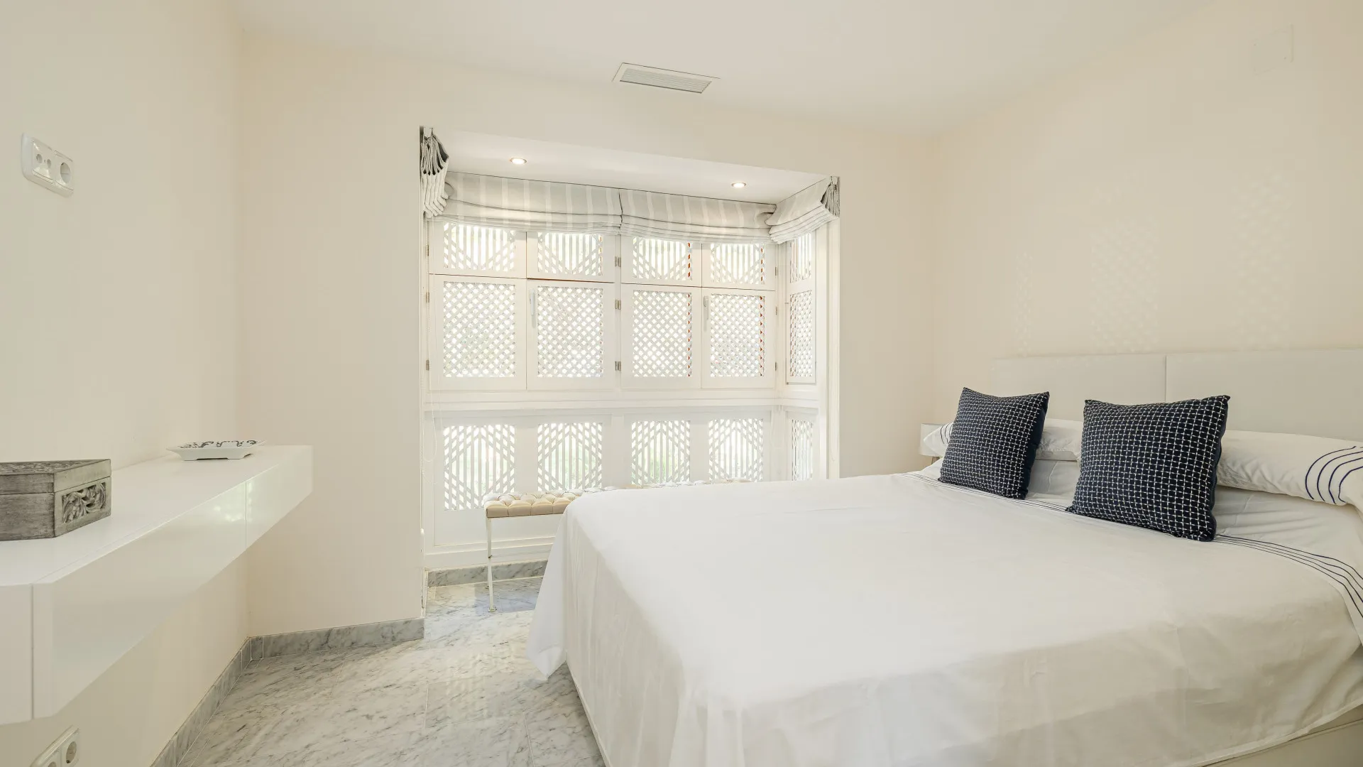 Ground floor apartment with 3 bedrooms for sale in Marina Puente Romano