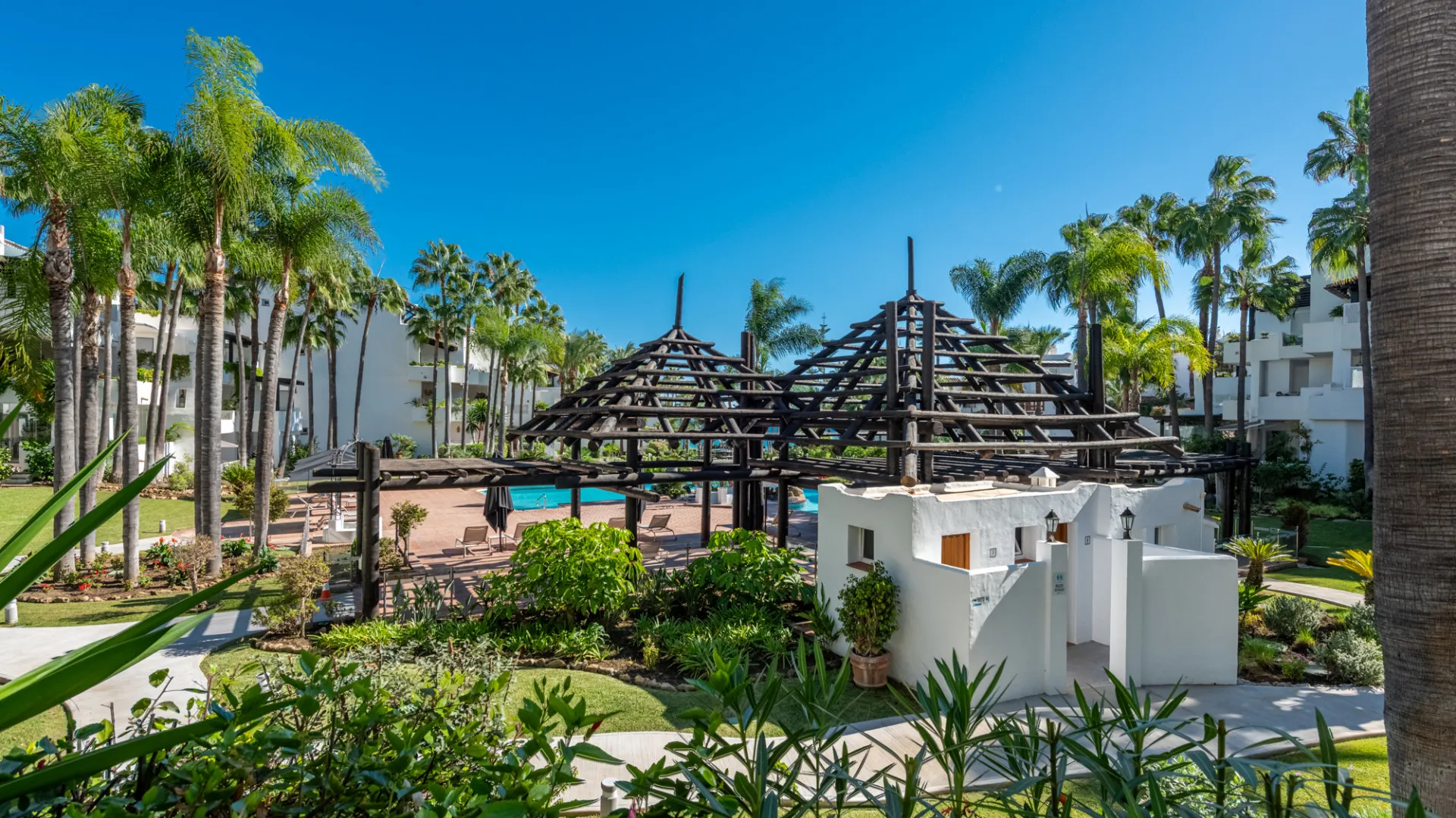 Ground floor apartment with 3 bedrooms for sale in Marina Puente Romano