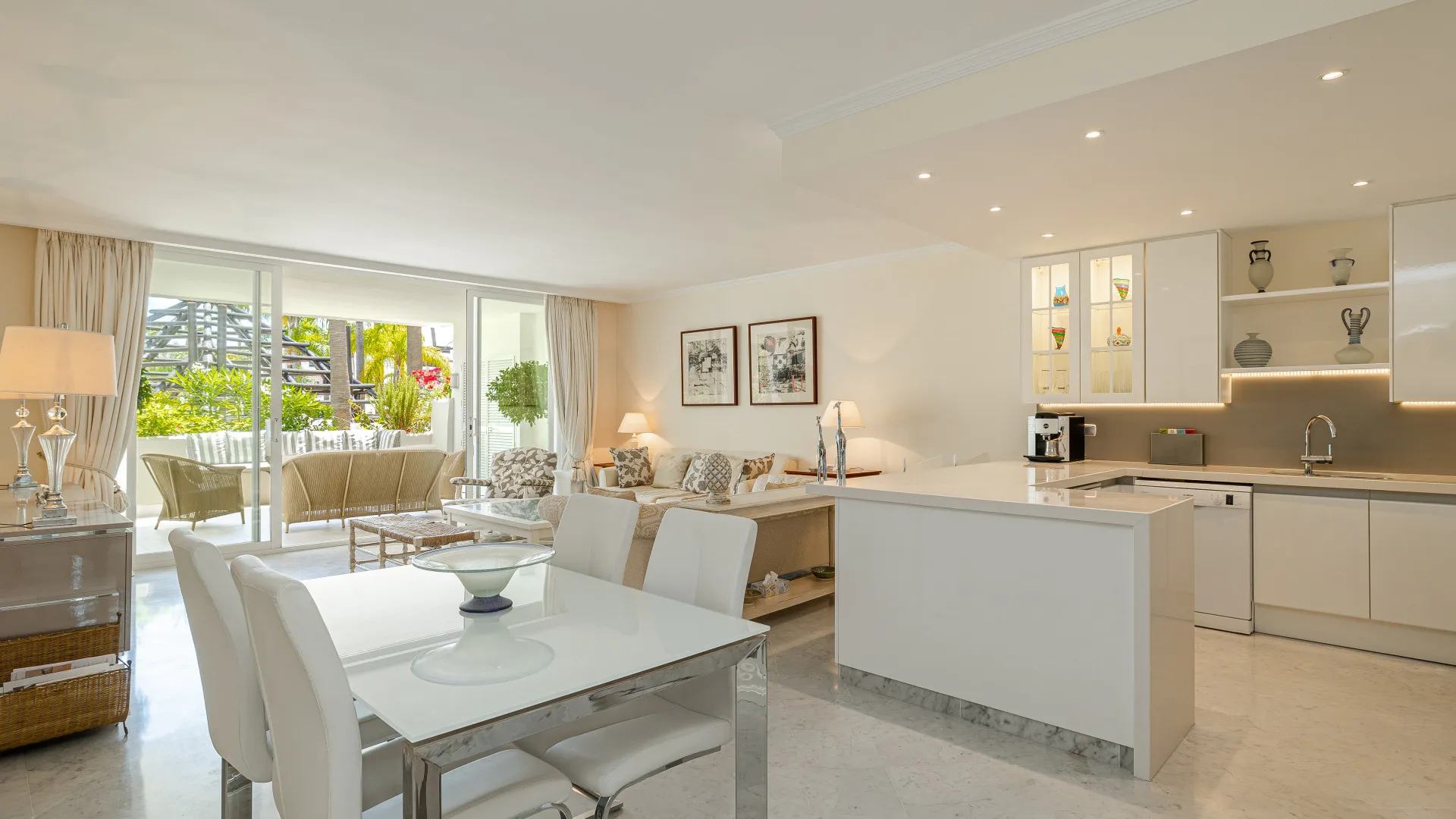 Ground floor apartment with 3 bedrooms for sale in Marina Puente Romano