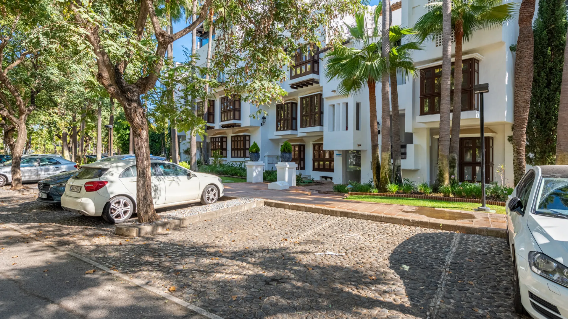 Ground floor apartment with 3 bedrooms for sale in Marina Puente Romano