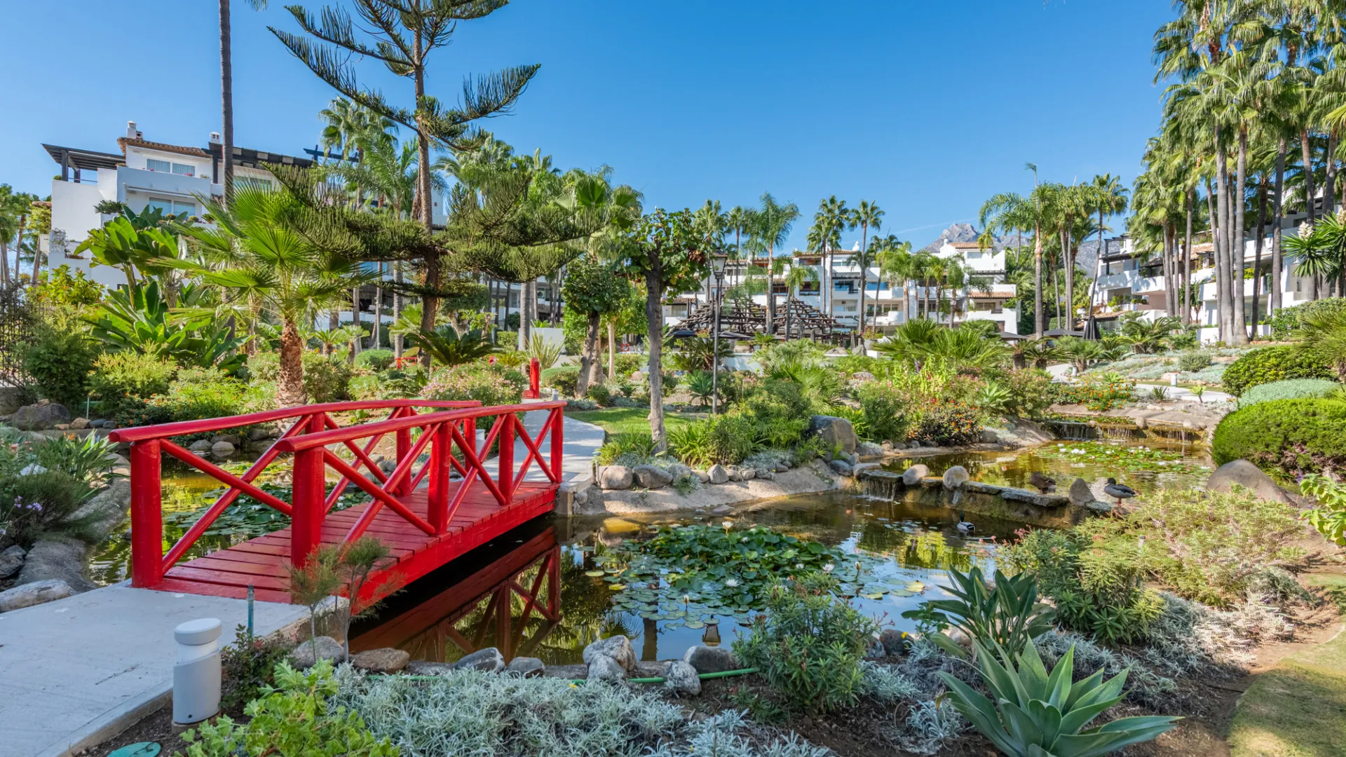 Ground floor apartment with 3 bedrooms for sale in Marina Puente Romano