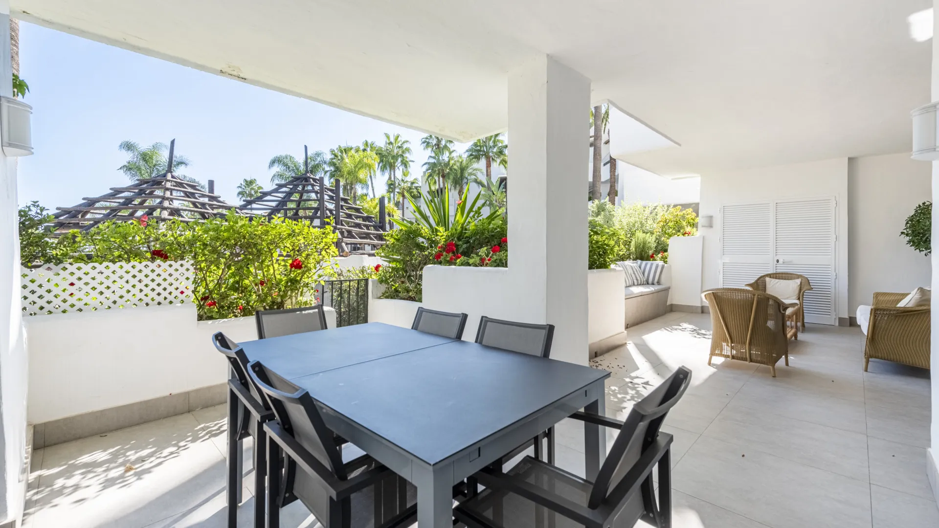 Ground floor apartment with 3 bedrooms for sale in Marina Puente Romano