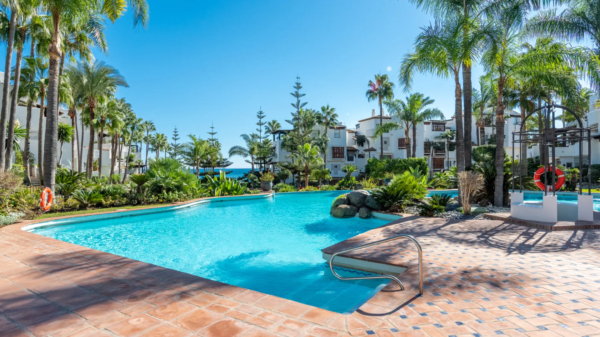 Ground floor apartment with 3 bedrooms for sale in Marina Puente Romano