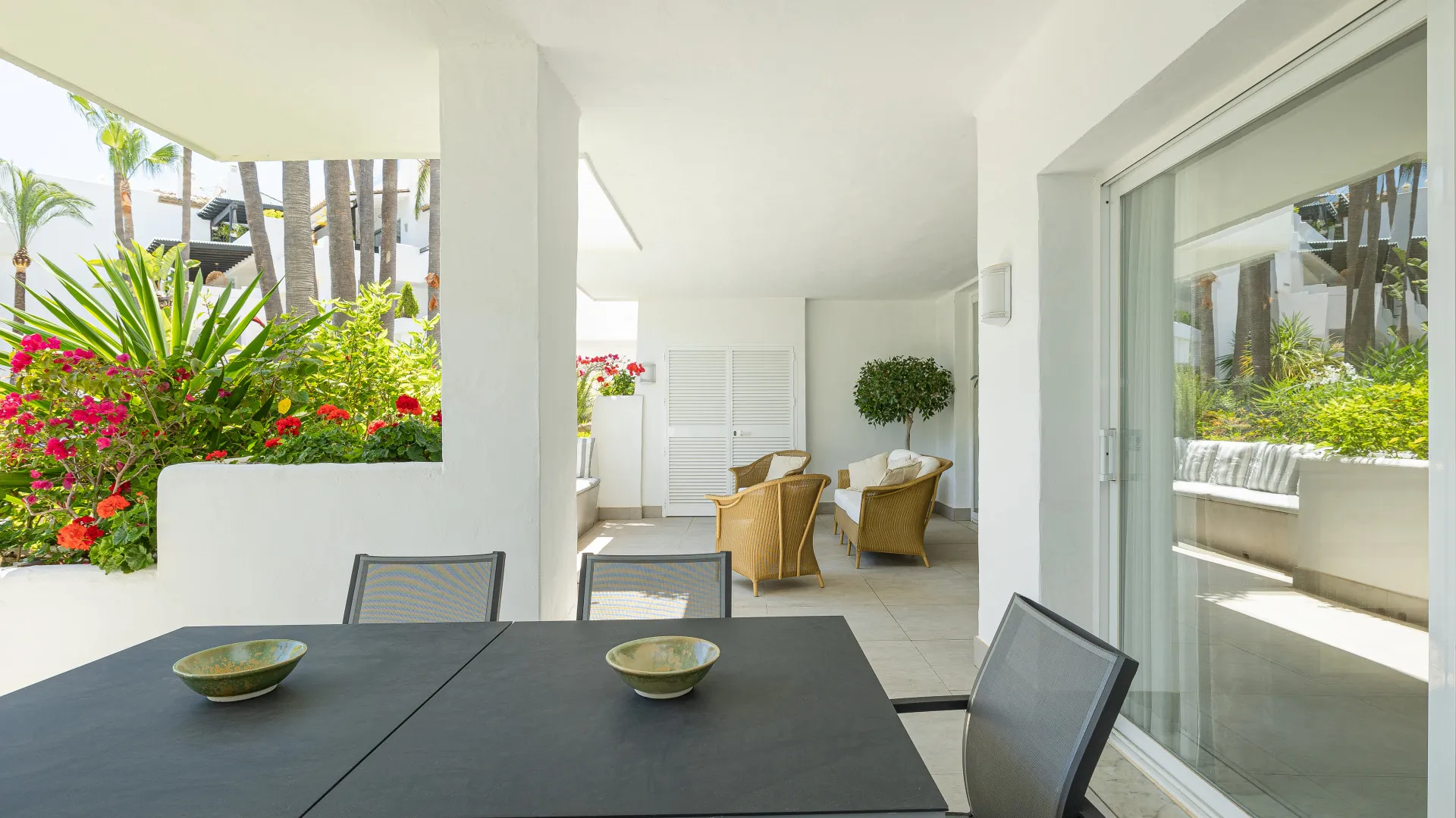 Ground floor apartment with 3 bedrooms for sale in Marina Puente Romano