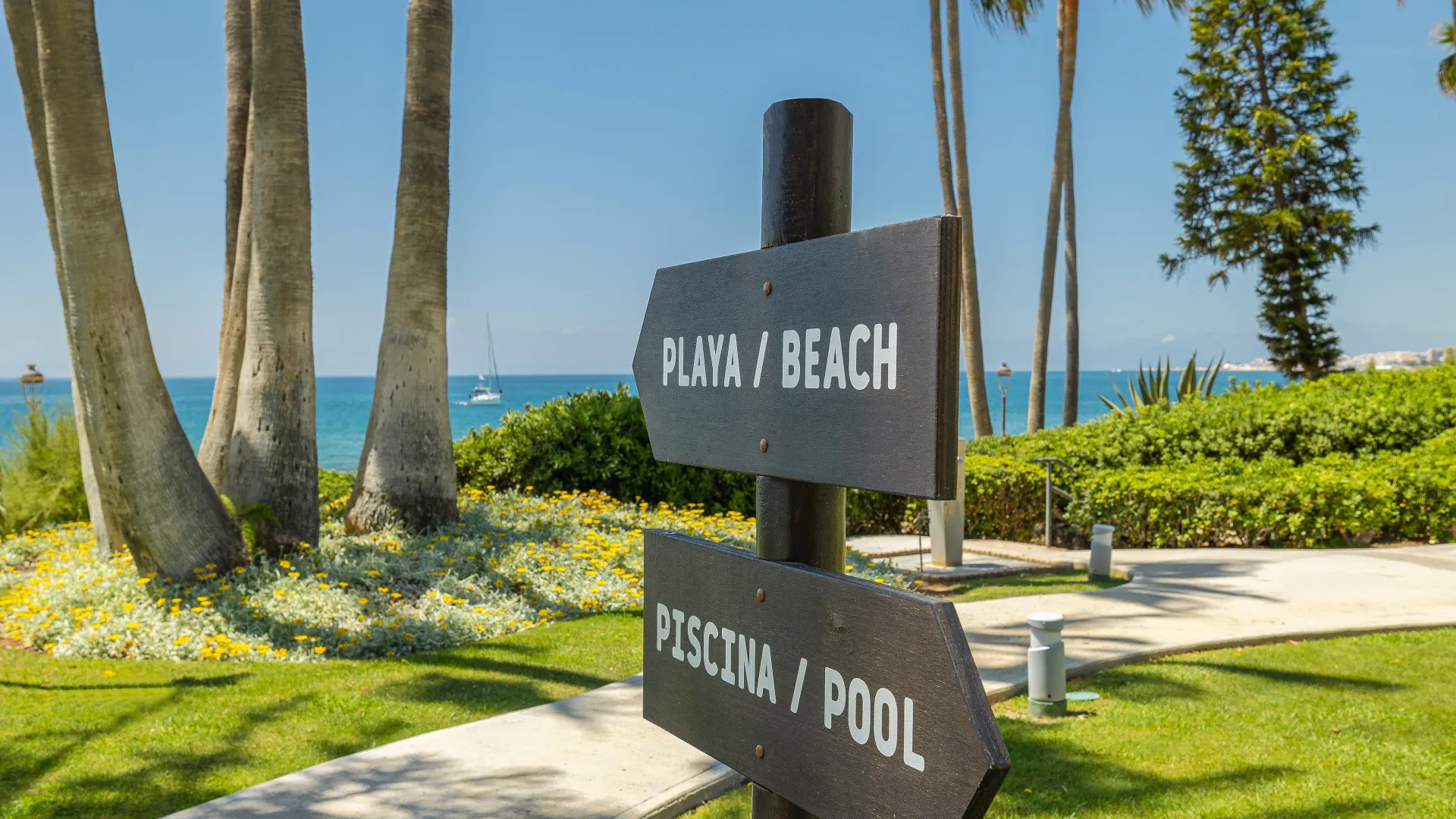 Ground floor apartment with 3 bedrooms for sale in Marina Puente Romano