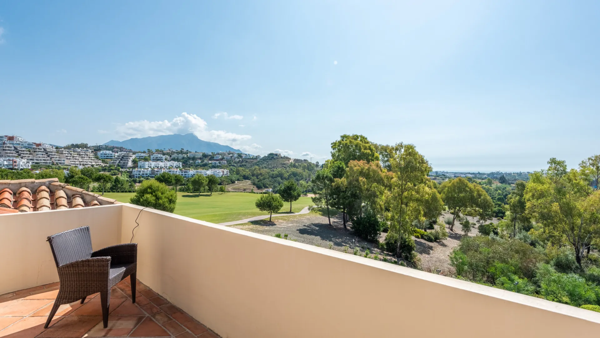 Buy duplex penthouse in Los Capanes del Golf